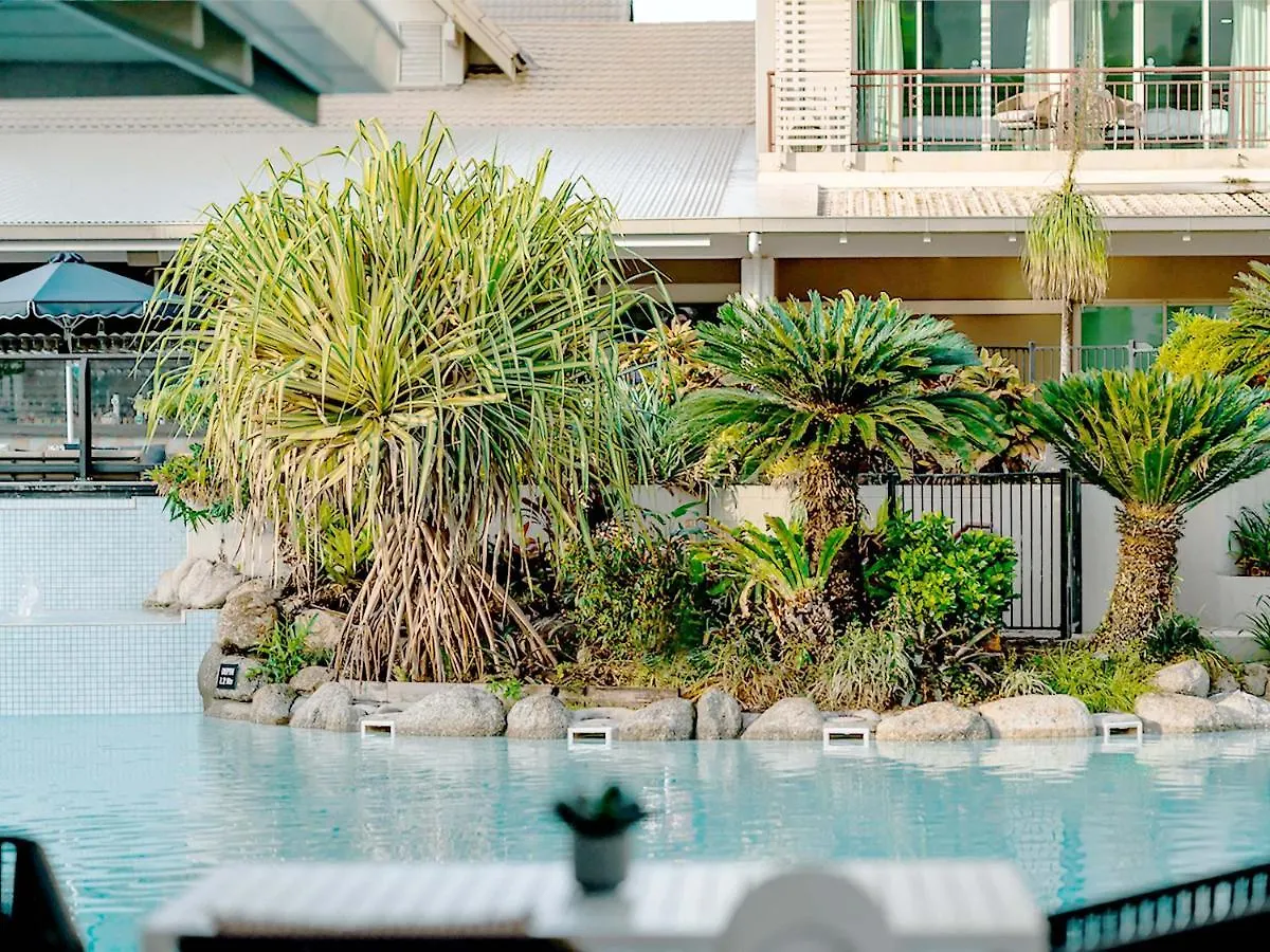 Novotel Cairns Oasis Resort 4*,