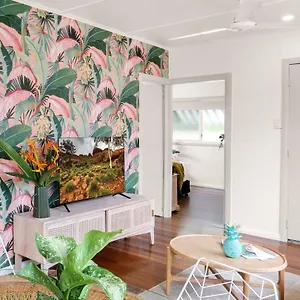 Tropicana - Retro Getaway Holiday home