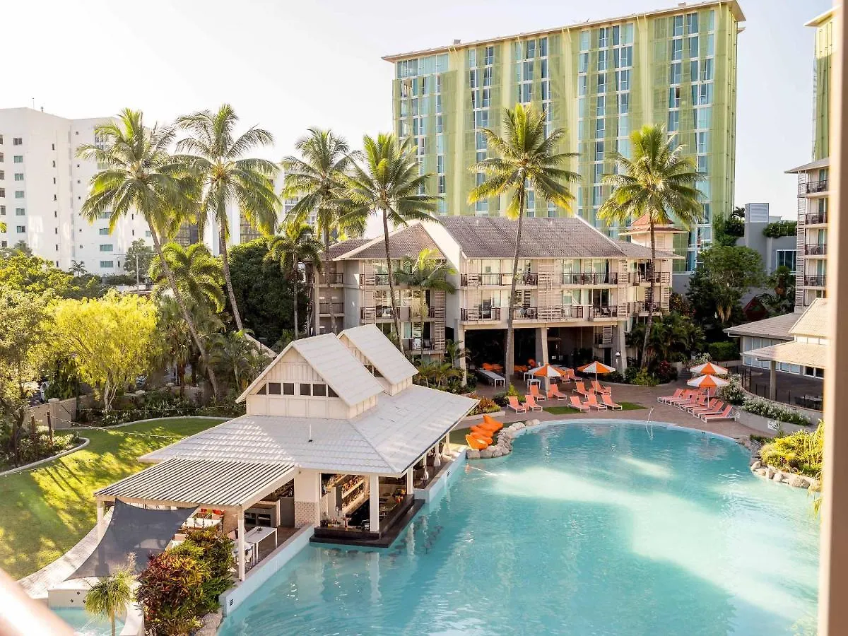 Novotel Cairns Oasis Resort 4*,